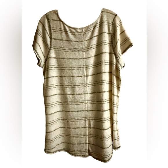 Maurices Cream Graphic Short Sleeve Tee - Picture 3 of 5